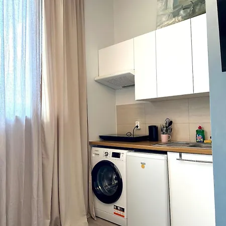 Charming In Embassy District & Royal Parks Апартаменти *
