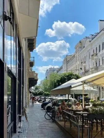 Charming In Embassy District & Royal Parks