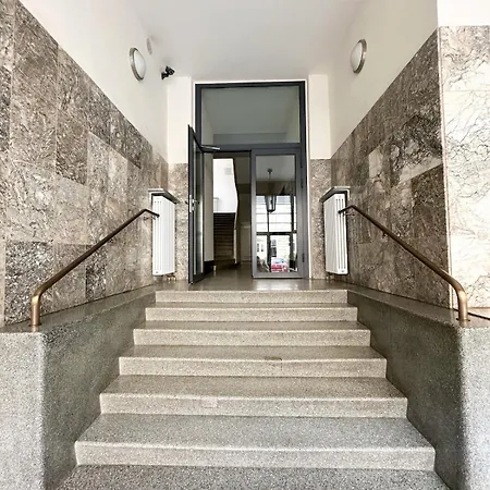 Апартаменти Charming In Embassy District & Royal Parks
