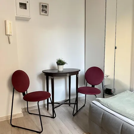 Апартаменти Charming In Embassy District & Royal Parks *
