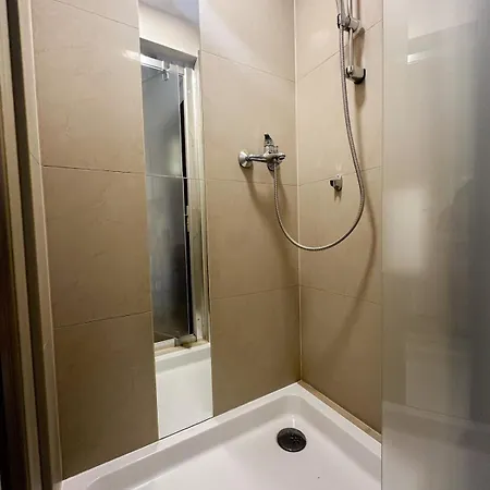 Charming In Embassy District & Royal Parks Апартаменти *